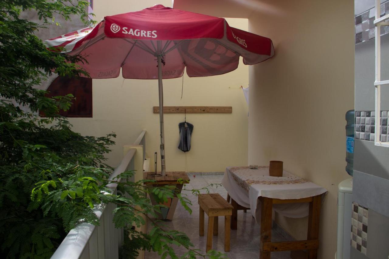 Simabo'S Backpackers' Hostel Минделу Экстерьер фото